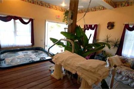 The Lion And The Rose Bed & Breakfast Whitefield Exterior foto